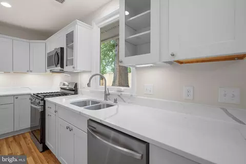Kitchen - 8407 Tahona Dr, Silver Spring, MD 20903 photo 5 of 11