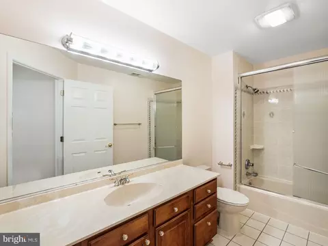 Bath - 1520 Vivian Pl, Silver Spring, MD 20902 photo 4 of 7
