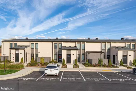19520 Village Walk Dr #3-206, Montgomery Village, MD 20886