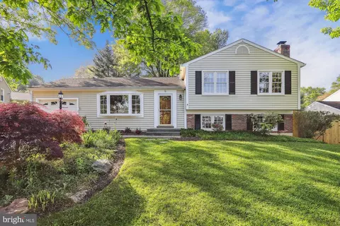 9 Barclay Ct, Rockville, MD 20850