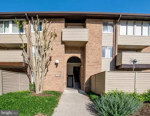 19437 Brassie Pl #201, Montgomery Village, MD 20886