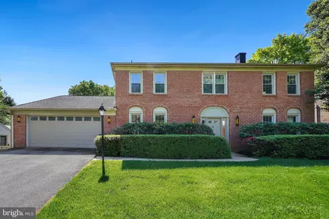 12 Halifax Ct, Rockville, MD 20850