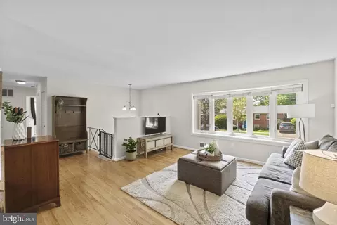 10505 Calumet Dr, Silver Spring, MD 20901 photo 2