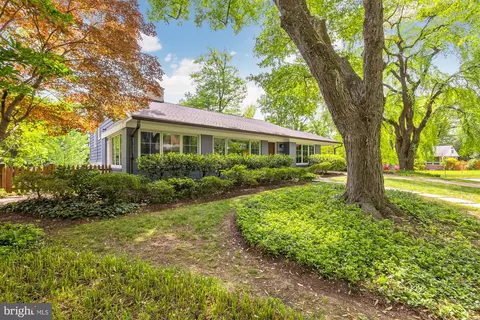 5401 Uppingham St, Chevy Chase, MD 20815