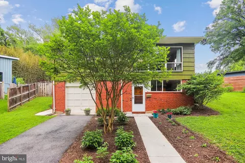 3920 Denfeld Ct, Kensington, MD 20895