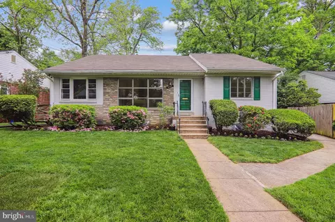 9224 E Parkhill Dr, Bethesda, MD 20814