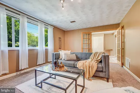 9810 Cherry Tree Ln, Silver Spring, MD 20901 photo 4