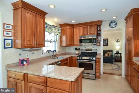 Kitchen - 15005 Redgate Dr, Silver Spring, MD 20905 photo 2 of 5