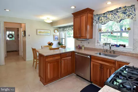 Kitchen - 15005 Redgate Dr, Silver Spring, MD 20905 photo 4 of 5