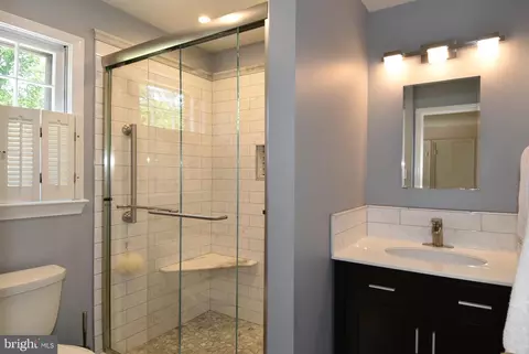Bath - 15005 Redgate Dr, Silver Spring, MD 20905 photo 3 of 6