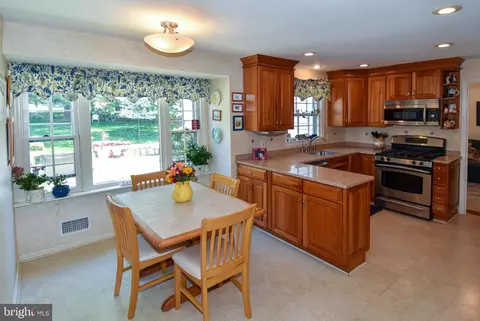 Kitchen - 15005 Redgate Dr, Silver Spring, MD 20905 photo 3 of 5