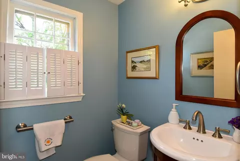 Bath - 15005 Redgate Dr, Silver Spring, MD 20905 photo 1 of 6