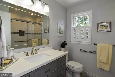 Bath - 15005 Redgate Dr, Silver Spring, MD 20905 photo 4 of 6