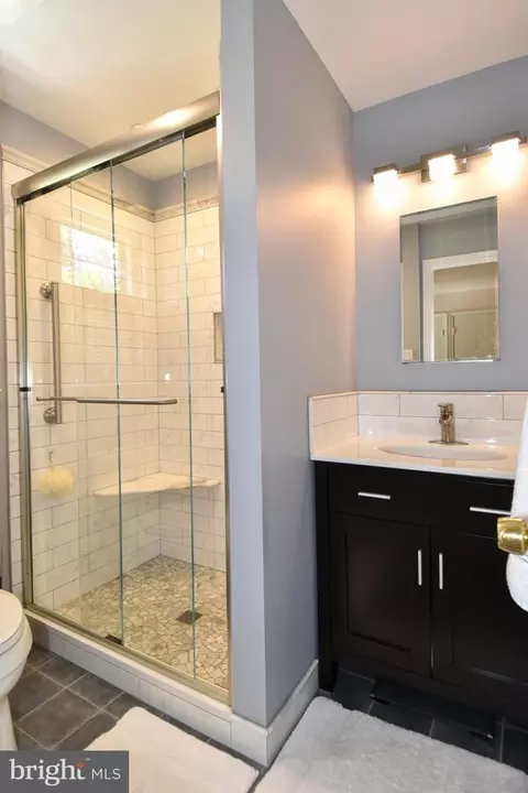 Bath - 15005 Redgate Dr, Silver Spring, MD 20905 photo 2 of 6