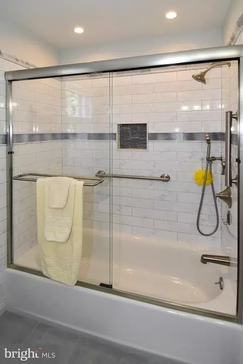 Bath - 15005 Redgate Dr, Silver Spring, MD 20905 photo 6 of 6