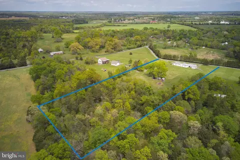 14761 Sugarland Rd, Poolesville, MD 20837 photo 2