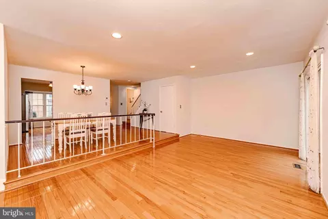 608 Suffield Dr, Gaithersburg, MD 20878 photo 9