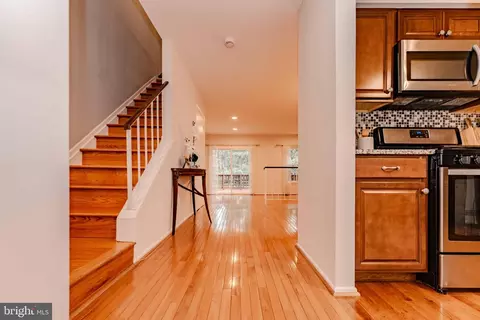608 Suffield Dr, Gaithersburg, MD 20878 photo 2