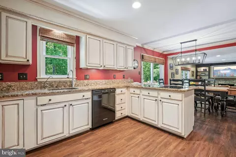 Kitchen - 11505 Evelake Ct, North Potomac, MD 20878 photo 3 of 5