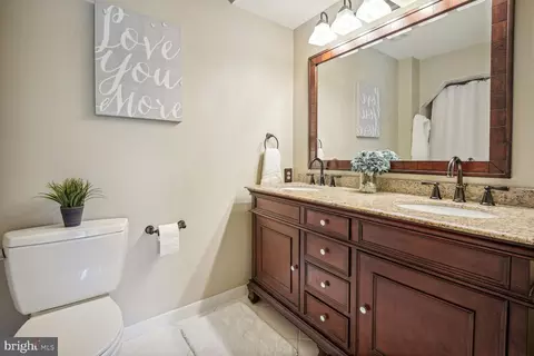Bath - 11505 Evelake Ct, North Potomac, MD 20878 photo 4 of 5