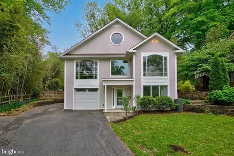 8400 Thornden Ter, Bethesda, MD 20817