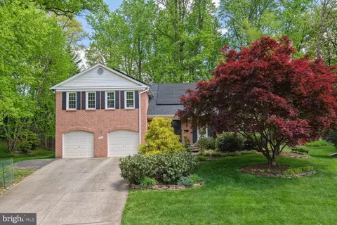 6734 Surreywood Ln, Bethesda, MD 20817