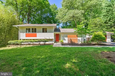 8304 Carderock Dr, Bethesda, MD 20817