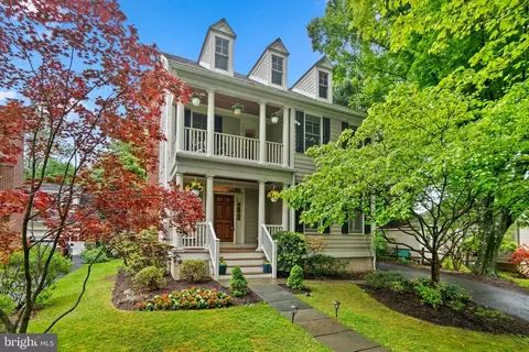 10709 Montrose Ave, Garrett Park, MD 20896