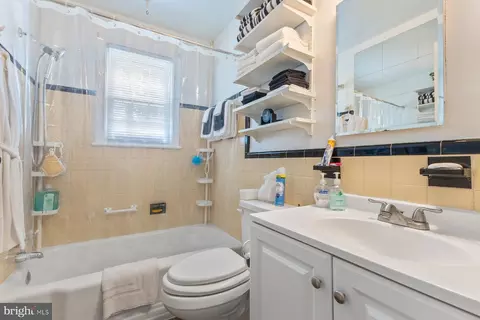 Bath - 2814 Parker Ave, Silver Spring, MD 20902 photo 2 of 2