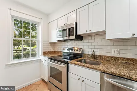 2208 Washington Ave #102, Silver Spring, MD 20910 photo 4
