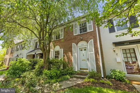 628 Azalea Dr, Rockville, MD 20850