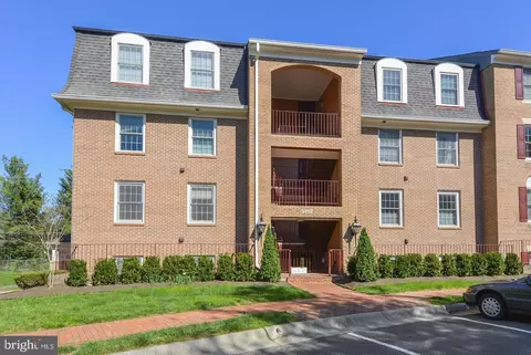 5717 Brewer House #T-1, North Bethesda, MD 20852