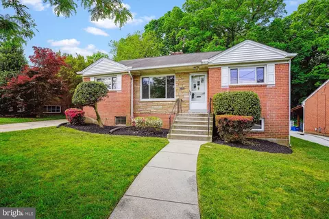 7902 Glenside Dr, Takoma Park, MD 20912