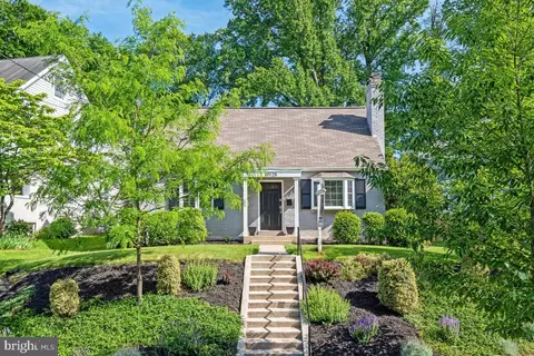 10125 Crestwood Rd, Kensington, MD 20895