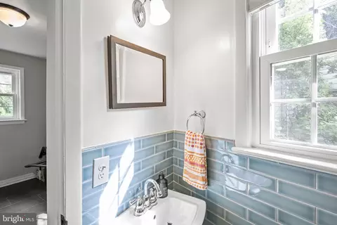 Bath - 306 Brewster Ct, Silver Spring, MD 20901 photo 1 of 3