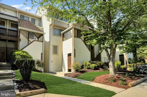 18345 Leman Lake Dr #806, Olney, MD 20832