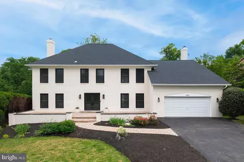 9816 Glenolden Dr, Potomac, MD 20854