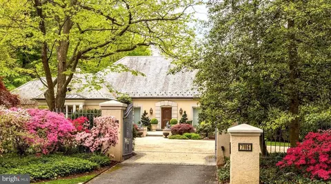 7106 Arrowood Rd, Bethesda, MD 20817