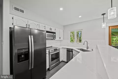 Kitchen - 1705 Nordic Hill Cir, Silver Spring, MD 20906 photo 4 of 4