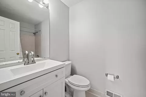 Bath - 1705 Nordic Hill Cir, Silver Spring, MD 20906 photo 3 of 4