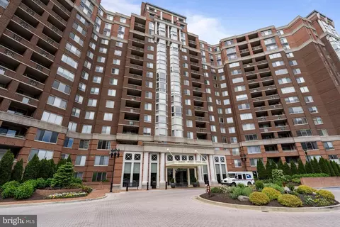 5809 Nicholson Ln #1105, North Bethesda, MD 20852