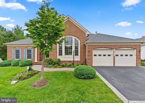 10216 Shining Willow Dr, Rockville, MD 20850