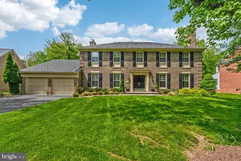 9713 Holloway Hill Ct, Potomac, MD 20854