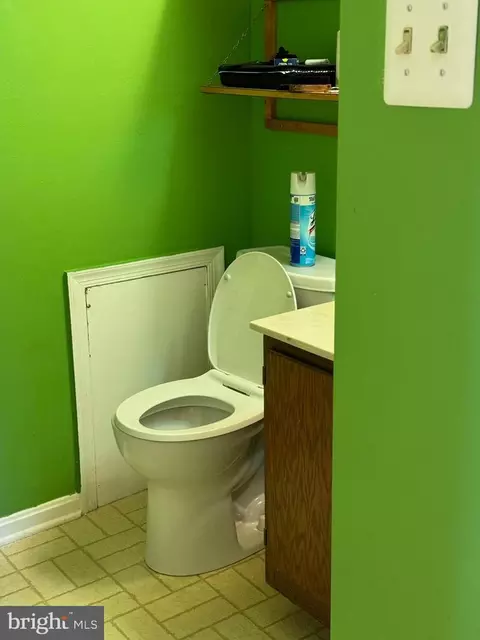 Bath - 17600 Longview Ln, Olney, MD 20832 photo 1 of 5