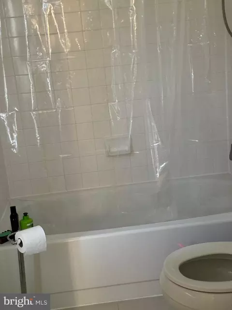 Bath - 17600 Longview Ln, Olney, MD 20832 photo 4 of 5