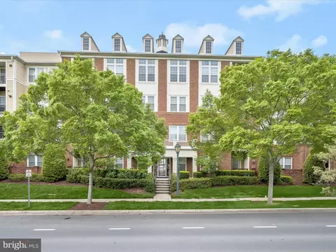 701 Fallsgrove Dr #107, Rockville, MD 20850