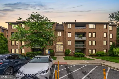 11309 Commonwealth Dr #304, Rockville, MD 20852