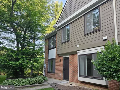 5973 Valerian Ln, Rockville, MD 20852