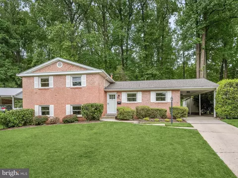 6712 Renita Ln, Bethesda, MD 20817