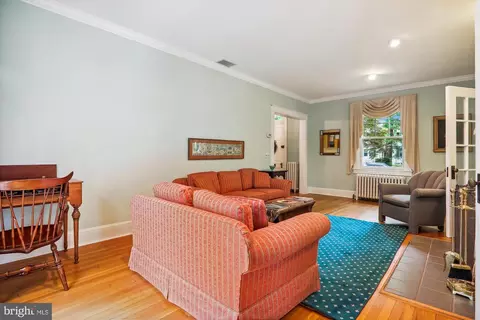 Living - 1408 Highland Dr, Silver Spring, MD 20910 photo 3 of 5
